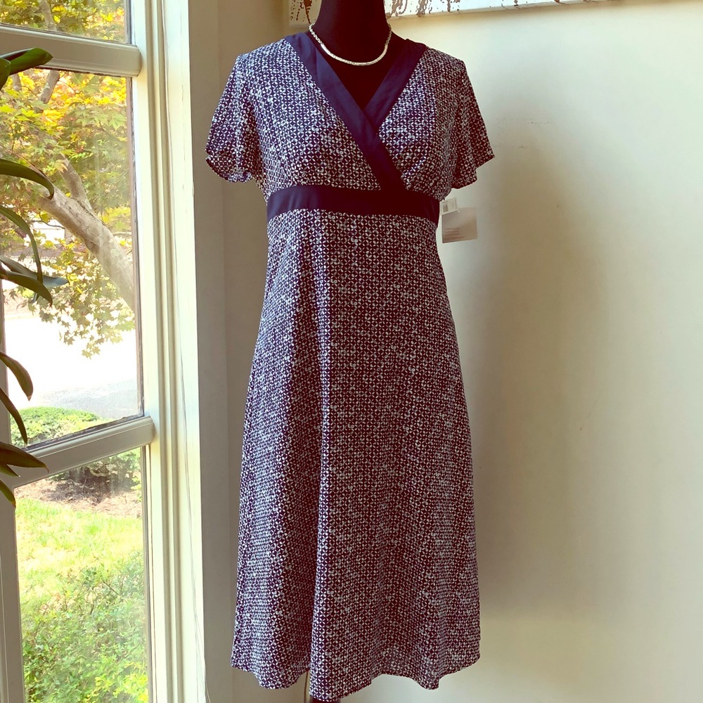 NWT Navy & White Dress by Croft & Barrow 💝
